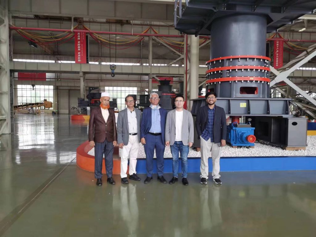 Customer Visit-- Pakistan Customer Inspects Barite Ultrafine Powder Grinding Mill