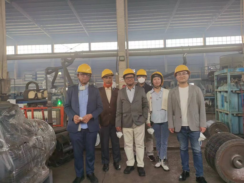 Customer Visit-- Pakistan Customer Inspects Barite Ultrafine Powder Grinding Mill